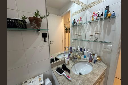 Apartamento à venda com 76m², 3 quartos e 1 vaga Apartamento à venda com 76m², 3 quartos e 1 vagaBanheiro da Suíte