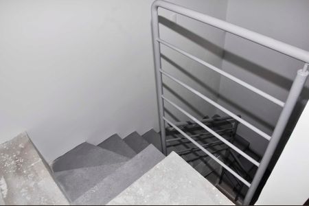 Apartamento à venda com 62m², 1 quarto e sem vaga Apartamento à venda com 62m², 1 quarto e sem vagaDetalhe - Escada Cobertura