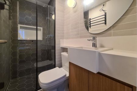 Banheiro de kitnet/studio à venda com 1 quarto, 29m² em Pinheiros, São Paulo