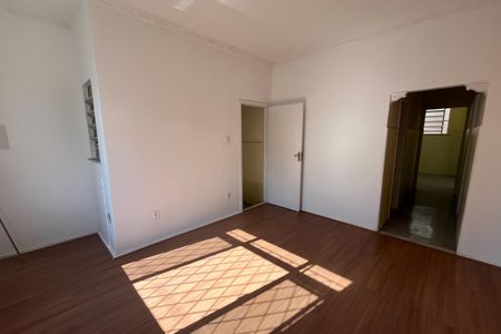 Sala de casa à venda com 2 quartos, 100m² em Olaria, Rio de Janeiro