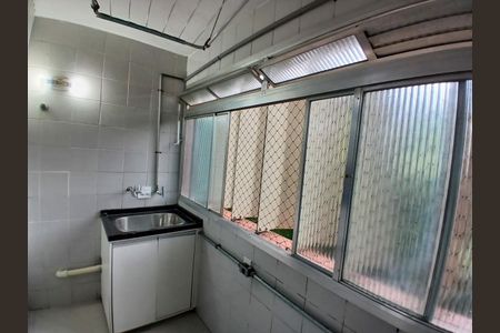Apartamento à venda com 117m², 4 quartos e 2 vagas Apartamento à venda com 117m², 4 quartos e 2 vagasÁrea de serviço