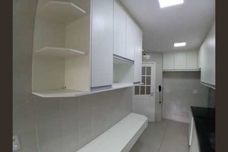 Apartamento à venda com 117m², 4 quartos e 2 vagas Apartamento à venda com 117m², 4 quartos e 2 vagasCozinha