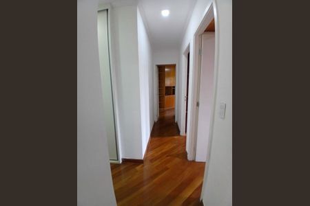 Apartamento à venda com 117m², 4 quartos e 2 vagas Apartamento à venda com 117m², 4 quartos e 2 vagasCorredor