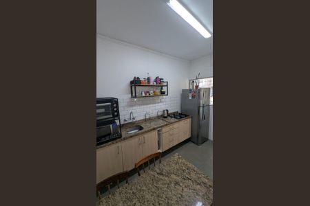 Cozinha de apartamento para alugar com 2 quartos, 75m² em Santa Cecília, Porto Alegre