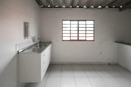 Casa à venda com 170m², 2 quartos e 2 vagas Casa à venda com 170m², 2 quartos e 2 vagasEdícula