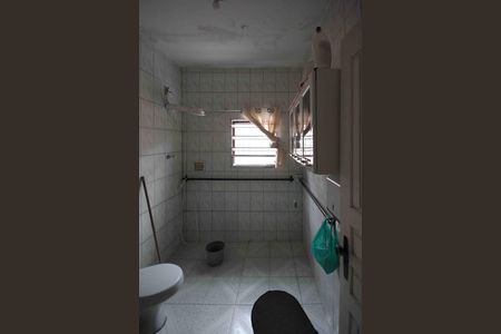 Casa à venda com 170m², 2 quartos e 2 vagas Casa à venda com 170m², 2 quartos e 2 vagasBanheiro