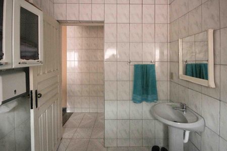 Casa à venda com 170m², 2 quartos e 2 vagas Casa à venda com 170m², 2 quartos e 2 vagasBanheiro