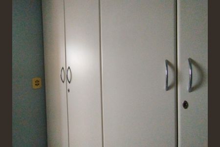 Apartamento à venda com 80m², 3 quartos e 2 vagasDependência de serviço