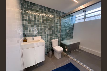 Apartamento à venda com 140m², 2 quartos e 2 vagas Apartamento à venda com 140m², 2 quartos e 2 vagasBanheiro da Suíte 1