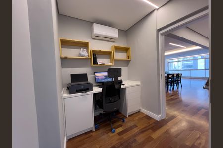 Apartamento à venda com 140m², 2 quartos e 2 vagas Apartamento à venda com 140m², 2 quartos e 2 vagasEscritório