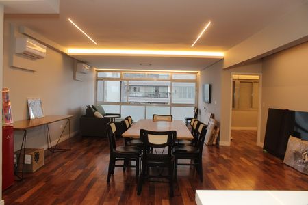 Apartamento à venda com 140m², 2 quartos e 2 vagasSala