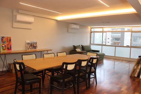 Apartamento à venda com 140m², 2 quartos e 2 vagasSala