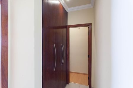 Apartamento à venda com 130m², 2 quartos e 2 vagas Apartamento à venda com 130m², 2 quartos e 2 vagasCorredor - Armário