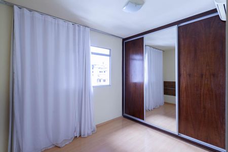Apartamento à venda com 130m², 2 quartos e 2 vagas Apartamento à venda com 130m², 2 quartos e 2 vagasSuíte