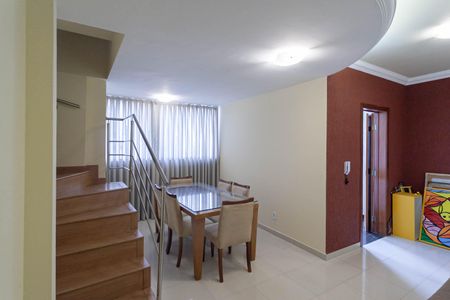 Apartamento à venda com 130m², 2 quartos e 2 vagas Apartamento à venda com 130m², 2 quartos e 2 vagasSala 1