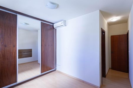 Apartamento à venda com 130m², 2 quartos e 2 vagas Apartamento à venda com 130m², 2 quartos e 2 vagasSuíte