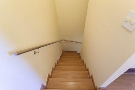 Apartamento à venda com 130m², 2 quartos e 2 vagas Apartamento à venda com 130m², 2 quartos e 2 vagasEscada