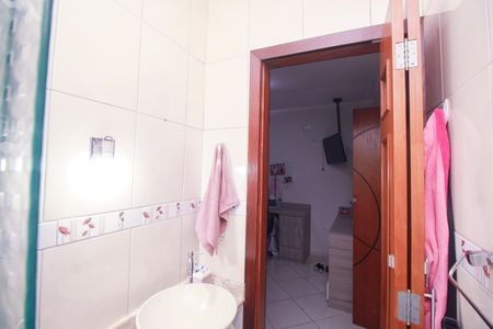 Casa à venda com 72m², 2 quartos e 1 vaga Casa à venda com 72m², 2 quartos e 1 vagaBanheiro da Suíte 2