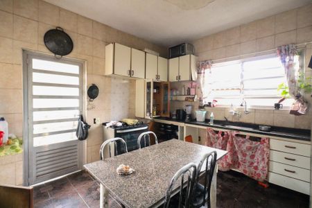 Casa para alugar com 200m², 2 quartos e 3 vagas Casa para alugar com 200m², 2 quartos e 3 vagasCozinha