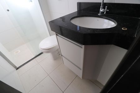 Apartamento para alugar com 60m², 2 quartos e 2 vagasBanheiro do Quarto 2
