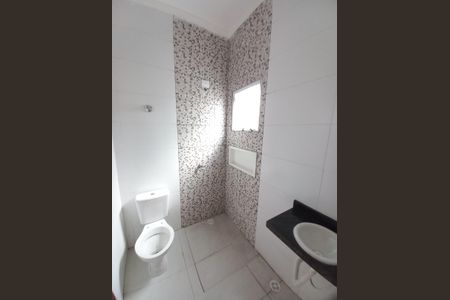 Casa para alugar com 80m², 2 quartos e 1 vaga Casa para alugar com 80m², 2 quartos e 1 vagaBanheiro da Suíte 2