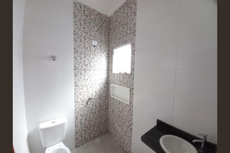 Casa para alugar com 80m², 2 quartos e 1 vaga Casa para alugar com 80m², 2 quartos e 1 vagaBanheiro da Suíte 2