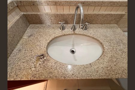 Apartamento para alugar com 161m², 2 quartos e 2 vagasBanheiro Social