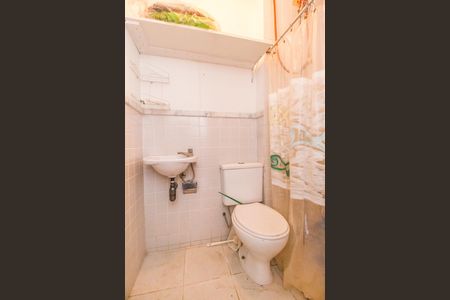 Casa de condomínio à venda com 160m², 3 quartos e 2 vagas Casa de condomínio à venda com 160m², 3 quartos e 2 vagasBanheiro de serviço