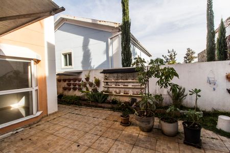 Casa de condomínio à venda com 160m², 3 quartos e 2 vagas Casa de condomínio à venda com 160m², 3 quartos e 2 vagasVista da Sala