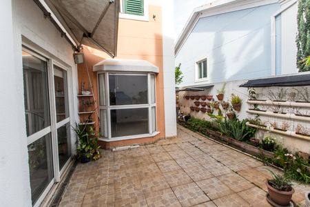 Casa de condomínio à venda com 160m², 3 quartos e 2 vagas Casa de condomínio à venda com 160m², 3 quartos e 2 vagasQuintal