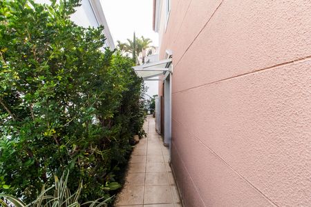 Casa de condomínio à venda com 160m², 3 quartos e 2 vagas Casa de condomínio à venda com 160m², 3 quartos e 2 vagasEntrada