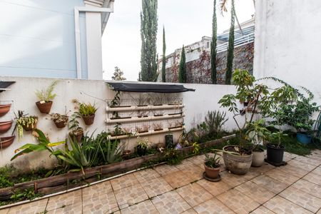 Casa de condomínio à venda com 160m², 3 quartos e 2 vagas Casa de condomínio à venda com 160m², 3 quartos e 2 vagasQuintal