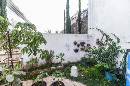 Casa de condomínio à venda com 160m², 3 quartos e 2 vagas Casa de condomínio à venda com 160m², 3 quartos e 2 vagasQuintal
