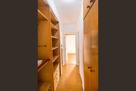 Casa de condomínio à venda com 160m², 3 quartos e 2 vagas Casa de condomínio à venda com 160m², 3 quartos e 2 vagasCorredor