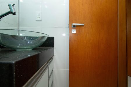 Apartamento à venda com 52m², 2 quartos e 1 vagaBANHEIRO