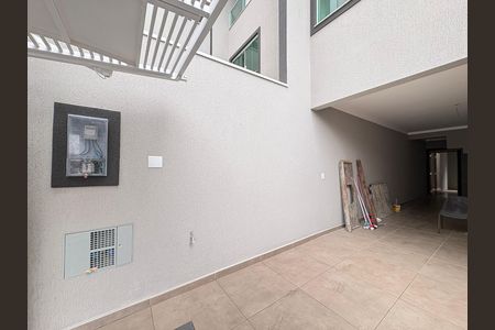Garagem de casa à venda com 2 quartos, 135m² em Vila Palmeiras, São Paulo