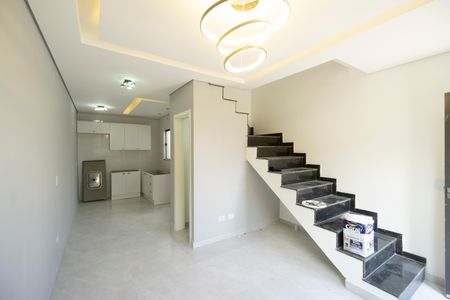 Sala de casa de condomínio para alugar com 2 quartos, 79m² em Guaiauna, São Paulo