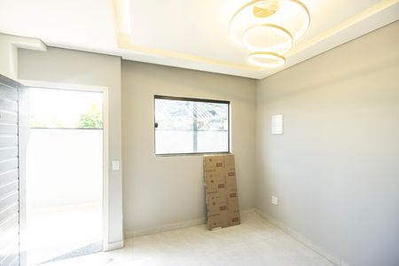 Sala de casa de condomínio para alugar com 2 quartos, 79m² em Guaiauna, São Paulo