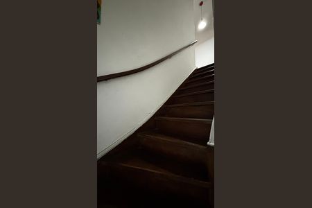 Casa à venda com 70m², 2 quartos e sem vaga Casa à venda com 70m², 2 quartos e sem vagaEscada