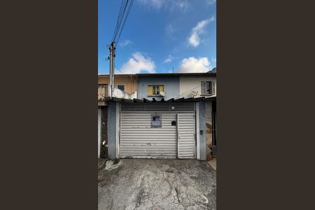 Casa à venda com 70m², 2 quartos e sem vaga Casa à venda com 70m², 2 quartos e sem vagaFachada