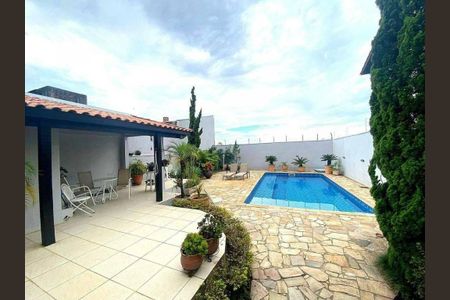 Casa à venda com 490m², 4 quartos e 4 vagas