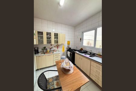 Casa à venda com 99m², 3 quartos e 2 vagas
