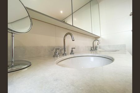 Apartamento à venda com 135m², 2 quartos e 2 vagas Apartamento à venda com 135m², 2 quartos e 2 vagasBanheiro Suíte 2