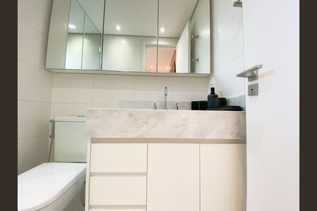 Apartamento à venda com 135m², 2 quartos e 2 vagas Apartamento à venda com 135m², 2 quartos e 2 vagasBanheiro Suíte 1