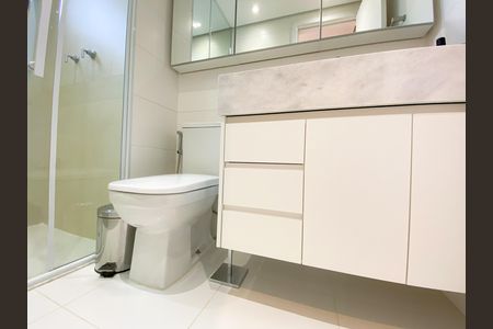 Apartamento à venda com 135m², 2 quartos e 2 vagas Apartamento à venda com 135m², 2 quartos e 2 vagasBanheiro Suíte 1