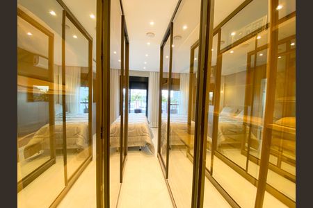 Apartamento à venda com 135m², 2 quartos e 2 vagas Apartamento à venda com 135m², 2 quartos e 2 vagasCloset Suíte 2