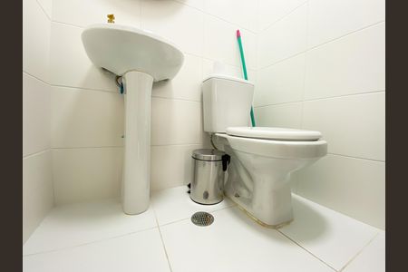 Apartamento à venda com 135m², 2 quartos e 2 vagas Apartamento à venda com 135m², 2 quartos e 2 vagasBanheiro de Serviço