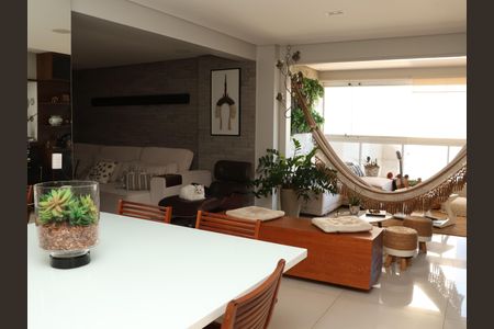 Sala  de apartamento para alugar com 2 quartos, 163m² em Jardim Goiás, Goiânia