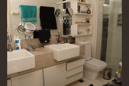 Apartamento para alugar com 163m², 2 quartos e 3 vagasBanheiro da Suíte 1