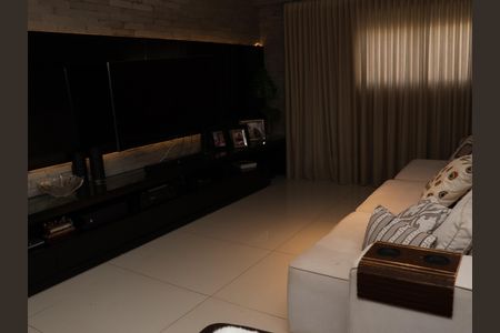 Sala de TV de apartamento para alugar com 2 quartos, 163m² em Jardim Goiás, Goiânia